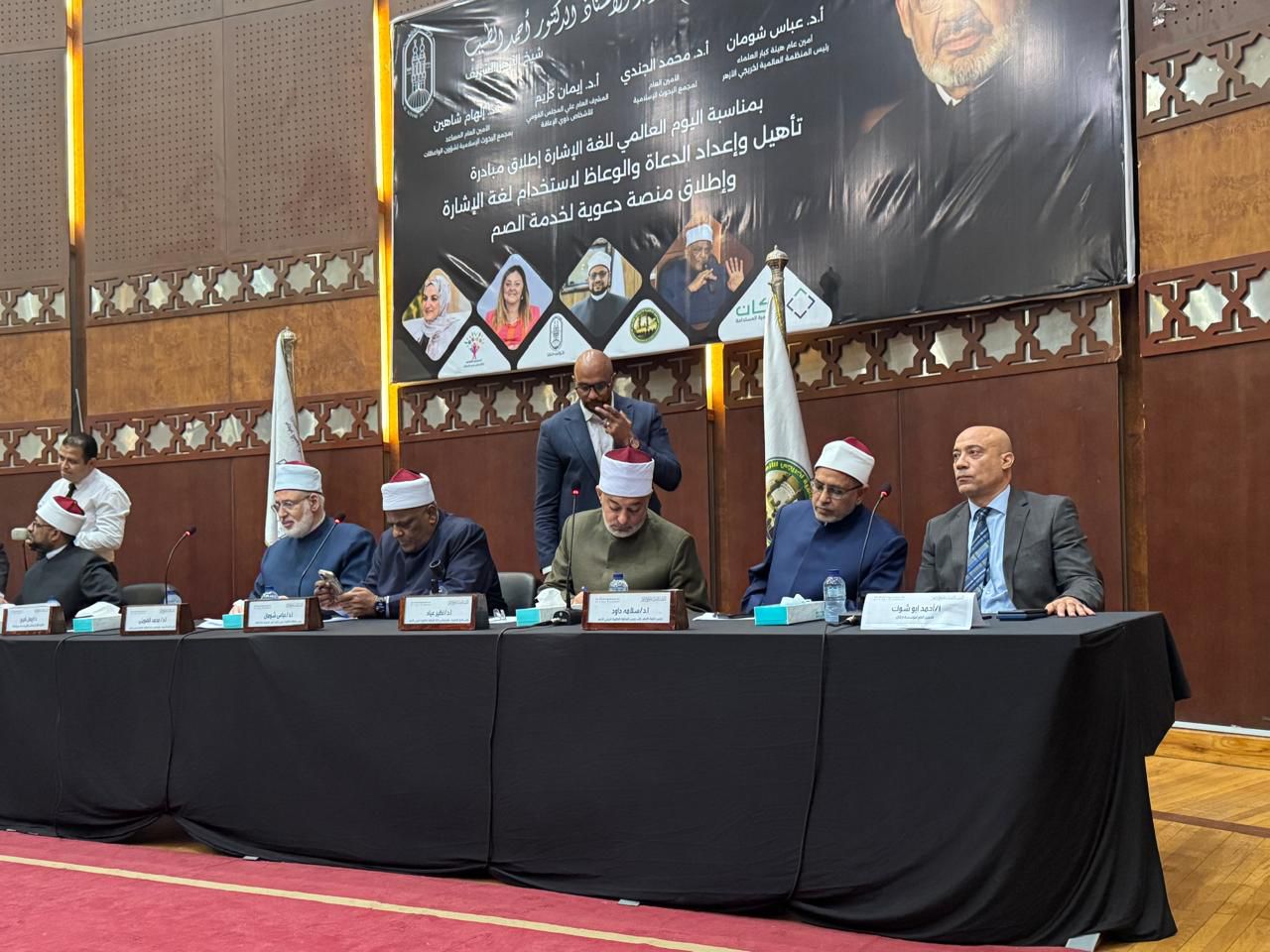 الأزهر الشريف بالتعاون مع مؤسسة أركان للتنمية المستدامة يطلقان مبادرة تعليم لغة الإشارة للوعاظ والواعظات